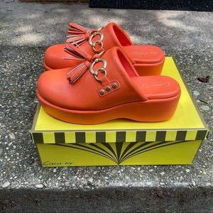 NWOT Circus Jinger Clogs